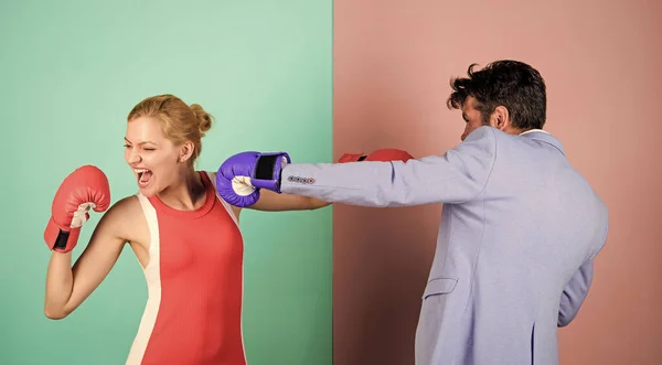 Boxers fighting in gloves. Gender equality. Man and woman boxing fight. Couple in love competing in boxing. Conflict concept. Gender battle. Gender equal rights. Family quarrel. Strong punch — Stock Photo, Image
