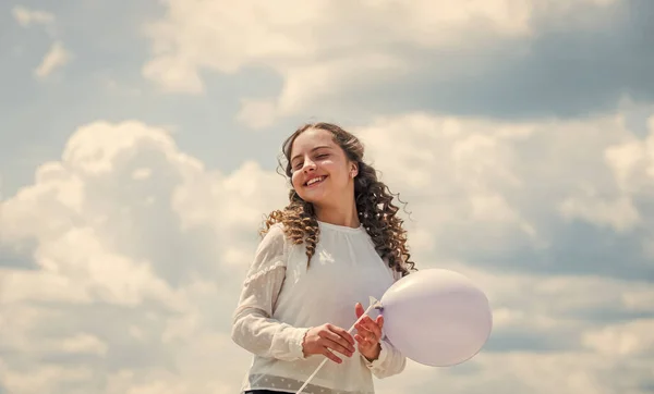 Party Elements. small girl with party balloon. summer holidays and vacation. childhood happiness. feeling free and carefree. little kid in spring holiday. cheerful child have fun. happy birthday party — Stock Photo, Image