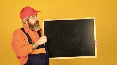 Tamirci teknik işler yapıyor. İnsan işçi tahtası kopyalama alanı tutar. Elektrikçi tesisatçı tamirci. Tamirci. İnşaat işçisi. Teknisyenleri tamir ediyorum. Oda servisi şirketi. Sunduğumuz hizmetler