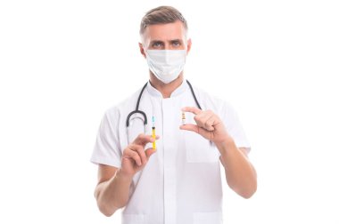 Rutin aşılama. Doktor şırınga ve ampulü tut. Bağışıklık sistemi, aşılar ve biyolojik maddeler