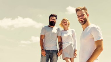 Kişiler arası ilişki. Mutluluk ya da talihsizlik. Birbirine aşık çiftler. Üçüncü adam. Aile psikolojisi. İlişki sorunları. Ayrılın. Aşk üçgeni. Sosyal bir sorun. İhanet ve boşanma