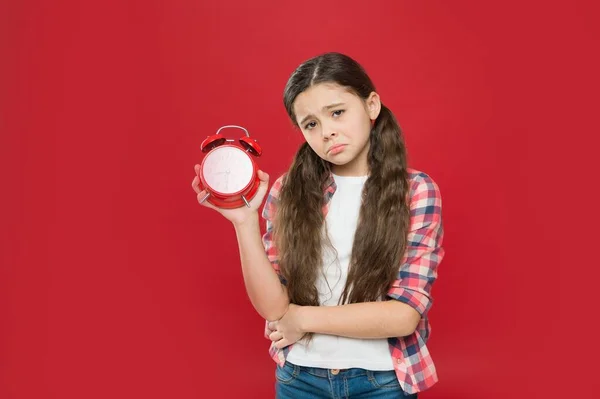 Dont want to go to school. child listening alarm ring. sad teen girl with vintage clock. alarm clock. time for holiday. time for school shopping. happy childhood. countdown to christmas or new year — Stock Photo, Image