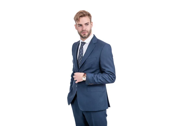 Όμορφος υπάλληλος γραφείου φορούν επίσημο κοστούμι και γραβάτα formalwear απομονώνονται σε λευκό, κλασικό — Φωτογραφία Αρχείου