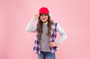 Şarkı söylemek için ilham aldım. Çocuk müzik ya da kitap dinliyordu. Elderning konsepti. modern yaşam teknolojisi.