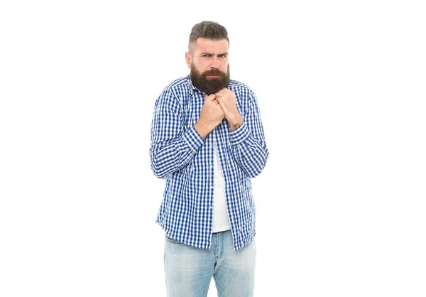 Καυκάσιος τύπος με γενειάδα και μουστάκι αισθάνεται κρύο και άβολα απομονωμένος σε λευκό, δυσφορία — Φωτογραφία Αρχείου