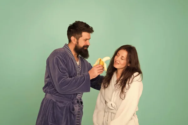 Its not going to suck itself. Bearded man feed sexy woman with banana. Love games. Couple in love blue background. Love and desire. Erotic love. Blowjob and oral sex. Healthy lifestyle and diet — 스톡 사진