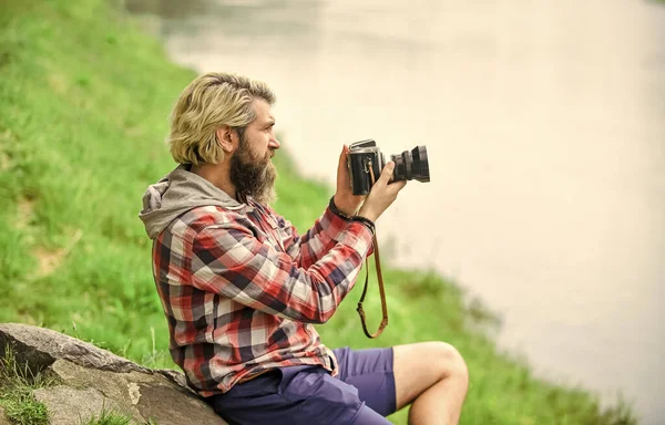 SLR camera. hipster man with beard use professional camera. photographer hold retro camera. journalist is my career. reporter make photo. vintage camera. capture these memories — Stock Photo, Image