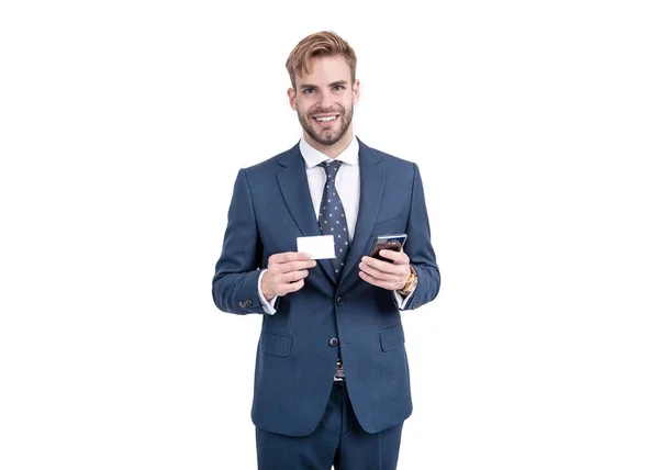 Happy manager en costume formel tenir téléphone portable et carte d'identité pour l'espace de copie, identification — Photo