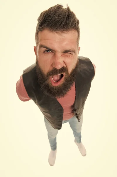 A barba separa o rapaz do homem. Homem caucasiano brutal bocejando com um crescimento perfeito de uma barba. Hipster sem barba com barba grossa. Homem barbudo com bigode elegante e forma de barba — Fotografia de Stock