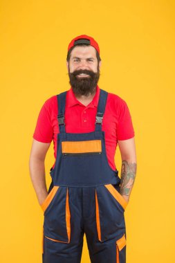 Mutlu sakallı adam elektrikçi tamirci, tamirci.