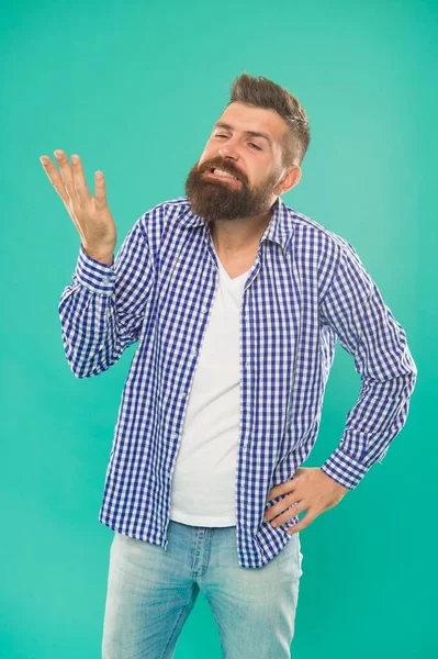 Discurso em movimento. hipster barbudo brutal em camisa quadriculada. homem maduro confuso. — Fotografia de Stock