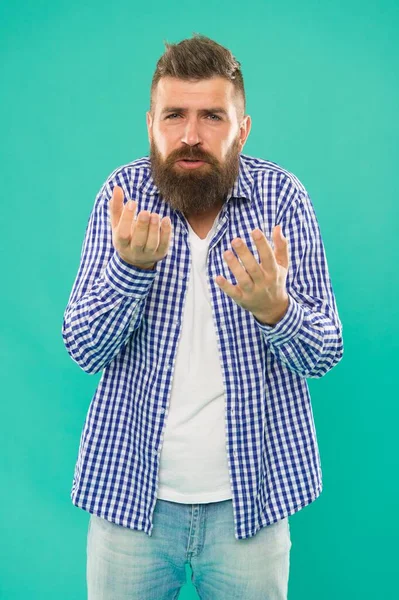 Alcoólica. homem barbudo confuso em camisa xadrez casual. caucasiano cara com barba e bigode — Fotografia de Stock