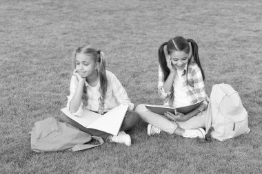 Ne yapsam? Bahar tatili zamanı. Sonsuza kadar en iyi arkadaş. Sınavlara hazırlanın. Komik ve mutlu kardeşler. Kızsal günlükler yazmak. çocukluk anıları. Proje üzerinde çalış. Okuldan sonra dinleniyorum.