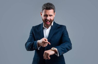 Bağrışan işadamlarının dikkat çekmesi için zaman ve zaman kısıtlı.