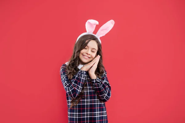 Glad tonåring flicka i roliga kanin öron för påsk semester, barndom — Stockfoto