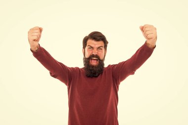 Samimi, mutlu bir ifade. Sakallı adam mutluluğu hisset. Kazanan konsept. Kişisel bir başarı. Mutlu, gururlu adam. Başarı ve memnuniyet. Mutluluk ve neşe. Neşeli adam kutluyor. Tatil kutlaması