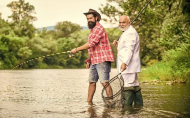Para fikirleri çeker. Dost oltası ve ağlı adamlar. Emekli baba ve olgun sakallı oğul. Mutlu balıkçılar. İyi kar. iş adamlarının hobisi. emeklilik balıkçılığı. Balık avlama maceraları