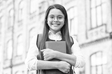 Eğitim için harika bir yer. Mutlu çocuk okula geri döndü. Resmi eğitim. Özel ders. Özel ders. 1 Eylül. Başla. Bilgi toplama günü. Eğitim yoluyla beceriler geliştir