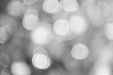 Kış sihirlidir. Yılbaşı ağacı süslemeleri. Odaklanamayan Noel ışıkları. Bokeh etkisi. Parlak soyut arkaplan. Yeni yıl kutlaması. Sezon selamları.