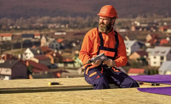 Roofer constructing roof. Man roofing surface. Materials requirements. Install partially overlapping layers of material over roof insulation surfaces. Master repair roof. Flat roof installation — Stock Photo, Image