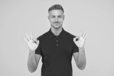 Tatmin edici sonuç. Mutlu adam çift 