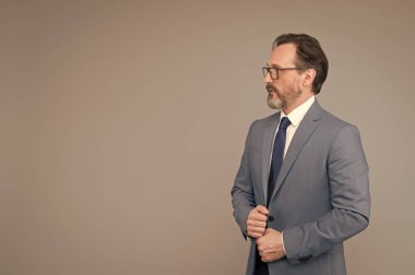 Sunumuma hoş geldiniz. Akıllı bir gelecek yaratmak için icat. İş eğitimi. Ciddi bir iş adamı. Yetişkinler için eğitim. Kendi kendine eğitim. Öğretmen konuşmacı. Akıllıca bir kavram