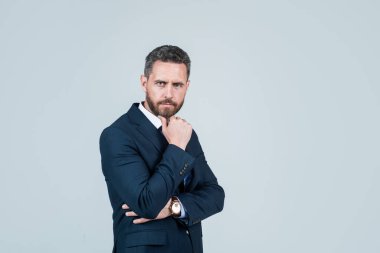 Yakışıklı, gülümseyen sakallı iş adamı, fotokopi odası, CEO.