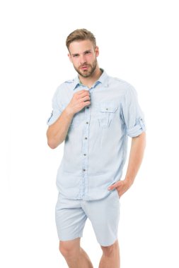 Hangi erkek ilk buluşmayı giymeli? Sakallı maço, randevu için kıyafet hazırlıyor. Rahat bir tarz. Taze gömlek konsepti. Tarz ilhamı ve tavsiye. Sıradan bir kıyafet. Tarzına güvenen