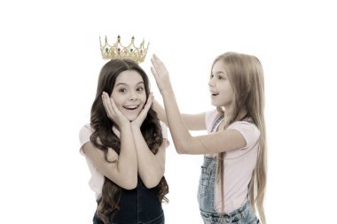 Ünvan şirin çocuğa gidiyor. En iyi arkadaşım. Kişisel minnettarlık. Çocuk altın taç takıyor prenses. Rüya gören her kız prenses olur. Küçük prenses. Tahtı ele geçiren kişi. Ödül töreni