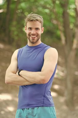 Spor müsabakası. Kendinden emin ve fiziksel olarak güçlü. Açık hava sporcusu. Yakışıklı bir park geçmişi var. Spor eğitimi ve antrenman. Kendinle gurur duy. Spor hedefi ve başarı. Tamamen hazırım.