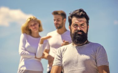 Üçüncü teker konsepti. Aile psikolojisi. İlişki hedefleri. Ayrılın. Aşk üçgeni. İhanet ve boşanma. Kıskanç eş. Kıskançlık hissi. Kıskançlığın olumsuz etkisi. Onları kıskanıyorum. Onları izliyordum.