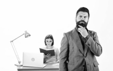 İş görüşmesi konsepti. Erkek aday mülakatı geçti. Ekibin yeni üyesi hoş geldin. Profesyonel mesleği işe almak. İnsan kaynakları müdürü. İşe alım departmanı. İnsan kaynakları uzmanı ofisi. İK yöneticisi kadın ofisinde oturuyor.