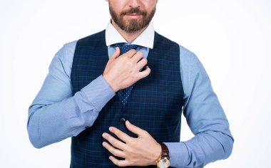 Çok yakışmış. Esmer patron beyazları soyutladı. Erkek bakımı ve tarzı.