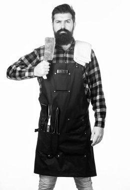 Açık havada et kızartmak için aletler. Biftek ve barbekü için eti nasıl seçersin? Barbekü menüsü. Kızartma ve ızgara yemek. Barbekü sezonuna başlayın. Sakallı hippi barbekü için önlük giyer. Bahşişler et pişirir