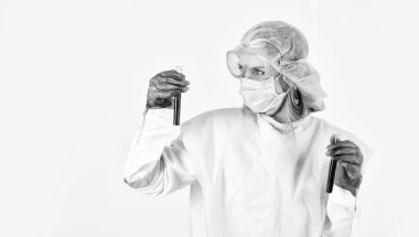 Covid 19 salgını. Virüs tespit edildi. Deneysel tedavi konsepti. Laboratuvar testleri, solunum koronavirüsü hastalığı. Polimeraz zincir reaksiyonunu test et. Coronavirus aşısı. Doktor laboratuarında çalışıyor.