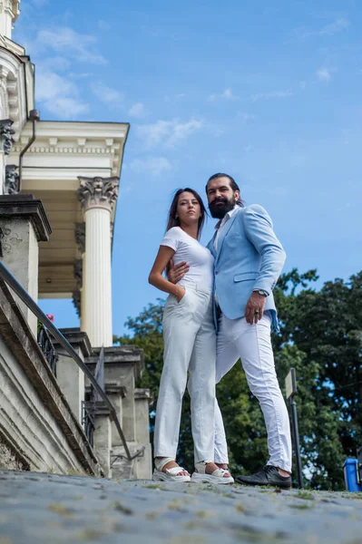 Paar verliebt in Mann und Frau im Freien, Date — Stockfoto