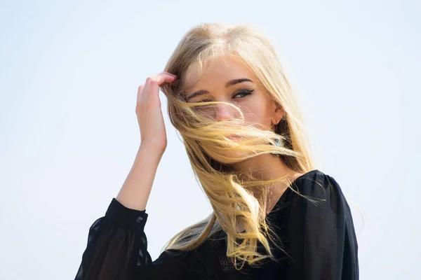 Bleaching roots. How to repair bleached hair fast and safely. How to take care of bleached hair. Hairdresser tips concept. Salvaged my bleached hair. Girl tender blonde makeup face sky background — Stock Photo, Image