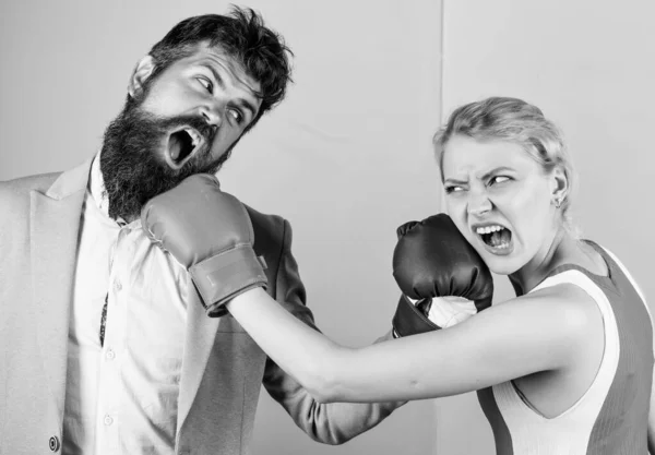 Boxers fighting in gloves. Domination concept. Gender equality. Man and woman boxing fight. Couple in love competing in boxing. Conflict concept. Gender battle. Black and white. Gender equal rights — Stock Photo, Image