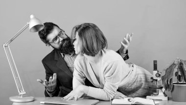 Özel ders. Öğretmenle flört etmek. Öğrenci şehvetli seksi kız ve deneyimli öğretmen. Şeytana uyma. Taciz etmeyi bırak. Kuralları çiğnemek. Öğretmen ve çekici kadın. Yasak İlişkiler kavramı