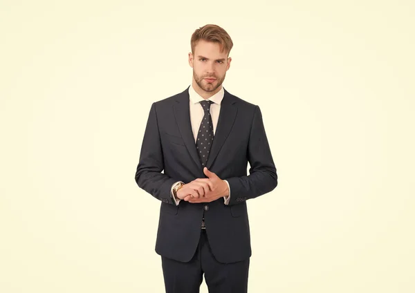 Pessoas ricas. chefe confiante isolado no branco. o tipo preparado veste roupas elegantes. Salão de barbearia. ceo tem negócios bem sucedidos. estilo formal moderno. Bonito homem de negócios de fato. masculino escritório moda — Fotografia de Stock