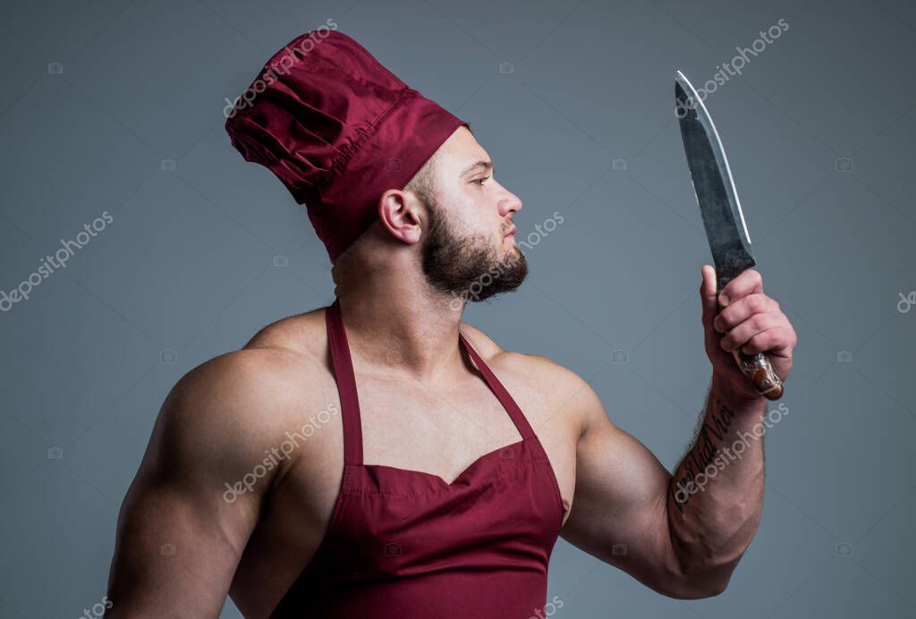 Amo il mio lavoro. uomo muscolare utilizzare utensili coltello da barbecue.  Un tipo che mangia sano.