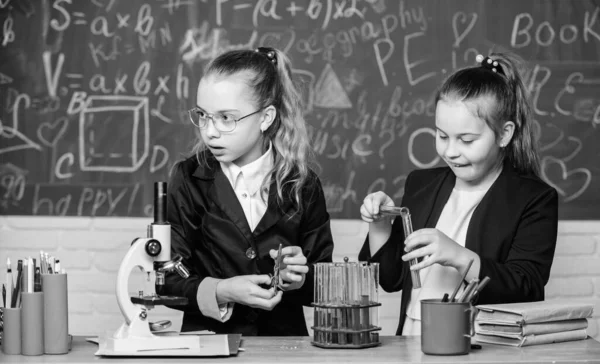 Chemistry research in laboratory. Little girls genius in school lab. Science lab. science experiments in laboratory. Little girls scientist with microscope. Biology lab. With chemistry, we can — Stock Photo, Image