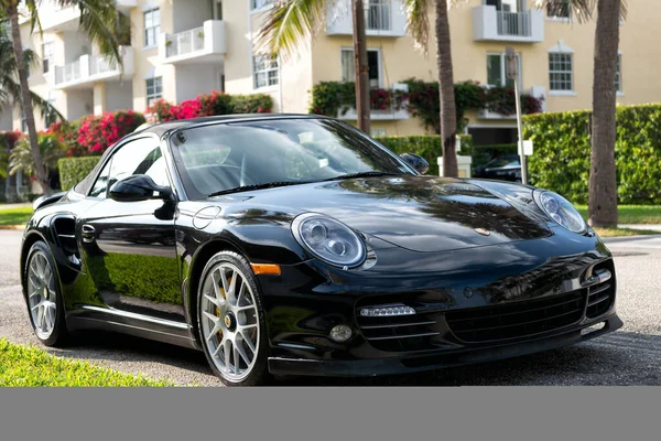 Palm Beach, Φλόριντα ΗΠΑ - 21 Μαρτίου 2021: μαύρη Porsche 911 cabriolet. γωνιακή προβολή. — Φωτογραφία Αρχείου