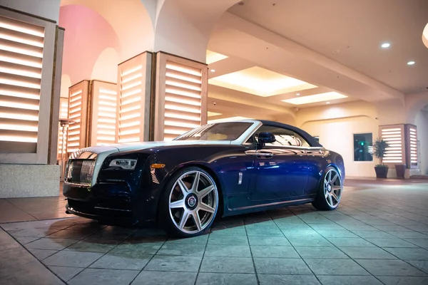 Palm Beach, Φλόριντα ΗΠΑ - 22 Μαρτίου 2021: Rolls Royce Phantom. πλευρική όψη. — Φωτογραφία Αρχείου