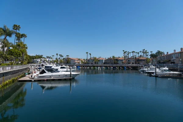 Long Beach, California USA - March 26, 2021: popular tourist destination. boat and sailboat harbor — Stock Photo, Image