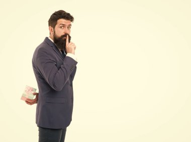 Gizli hediye. Partide resmi takım elbiseli bir iş adamı. Doğum günün kutlu olsun. Boks günü. Teslimat şirketi işi. Başarı ve ödül. Sakallı adamın sevgililer günü hediyesi. Sır tut. Alışveriş koliği.