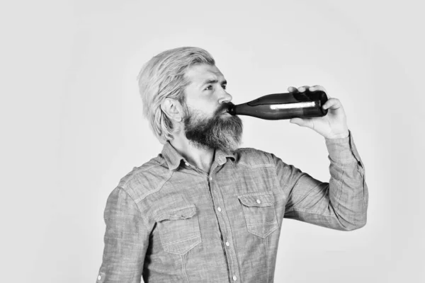 Refreshing lemonade. Soda drink. Hipster at bar. Man beard and mustache hold bottle. Alcohol drink. Sparkling water drink. Cold beverage. Learn how to make beer at home. Making Homemade Kombucha — Stock Photo, Image