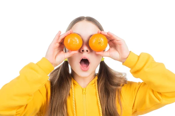 Παιδική υγεία. εσπεριδοειδή. φυσικό βιολογικό φρέσκο πορτοκάλι. υγιεινή ζωή. — Φωτογραφία Αρχείου