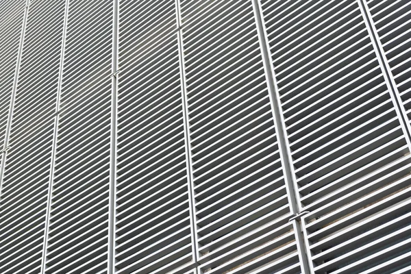 Architettura astratta. Struttura moderna di architettura geometrica. Muro reticolato monocromatico — Foto Stock