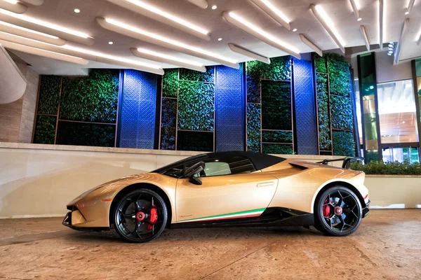 Palm Beach, Florida USA - March 22, 2021: Gold Lamborghini Aventador. side view. — Stock Photo, Image